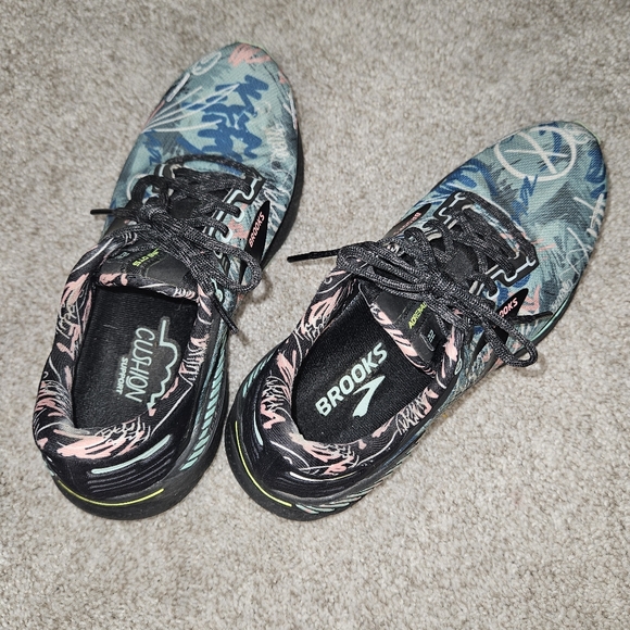 Brooks Women’s Adrenaline GTS 22 Tropical Yucca Flamingo Shoe Sneaker - Size 8 - Picture 2 of 7